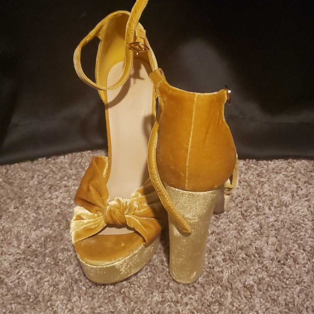 70s inspired velvet heels